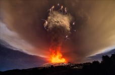 火山喷发闪电